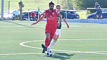 Feste Größe: Tobias Eichhorn (vorn, gegen Nico Maier von der SG Mettingen/Krenkingen) kam vor der vergangenen Saison vom FC Weizen. Der ...