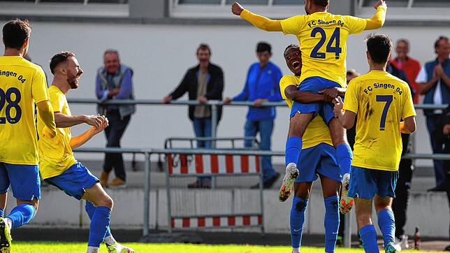Yahya Zidan mit der Nummer 24 bejubelte am vergangenen Spieltag sein zweites Tor beim 3:0-Sieg des FC Singen gegen den FC Auggen. Dürfen ...