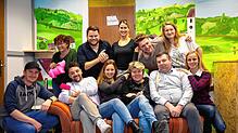 Die Theatertruppe vom SV Dillendorf bei der Probe: Mancher Versprecher sorgt durchaus für große Erheiterung. Bild: Wolfgang Scheu