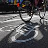 Ein Radfahrer ist in Karlsruhe unterwegs (Symbolbild)