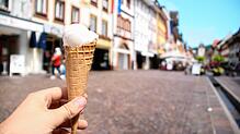 Bei über 30 Grad tut jede Abkühlung gut. Aber auch andere Faktoren sollten bei den hohen Temperaturen beachtet werden. (Archivbild ...