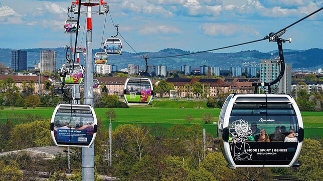 Die Seilbahn zur Bundesgartenschau in Mannheim. Auch in Heilbronn soll eine Seilbahn gebaut werden – das Land Baden-Württemberg sagt nun ...