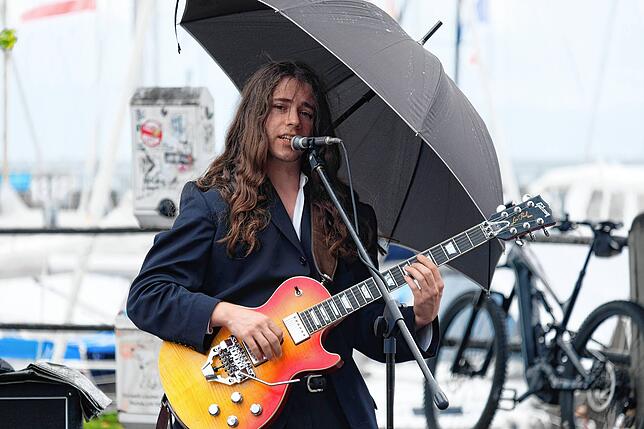Viel gute Livemusik bei nicht immer idealem Wetter gab es beim Kulturufer in Friedrichshafen.