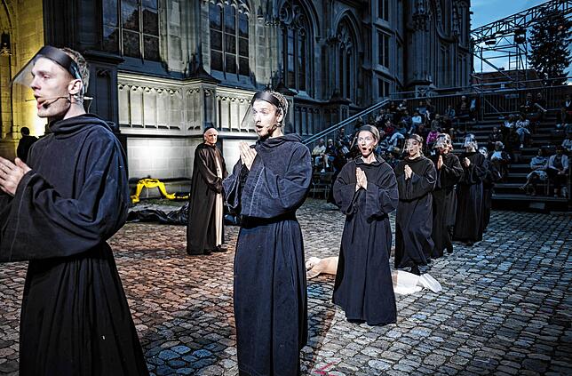 Musik mit Maskenschutz: das Vokalensemble der Münstermusik ist bei „Hermann der Krumme“ dabei.