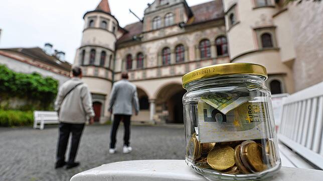 Konstanz ist mehr als nur knapp bei Kasse: Auch an der Steuerschraube wurde kräftig gedreht – trotzdem macht die Stadt neue Schulden. ...