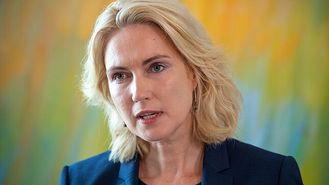 Manuela Schwesig (SPD), Ministerpräsidentin von Mecklenburg-Vorpommern, hat Brustkrebs und legt ihre Ämter bei der Bundes-SPD nieder. ...