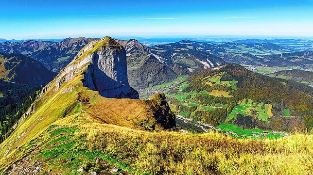 Die Kanisfluh zählt zu den schönsten Aussichtsbergen im Bregenzerwald, mit fantastischem Rundblick auf die umliegende Bergwelt.