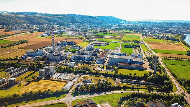 Blick auf das DSM-Werk Sisseln. Der Konzern produziert hier Vitamine und pharmazeutische Wirkstoffe. Rechts ist der Rhein und im ...