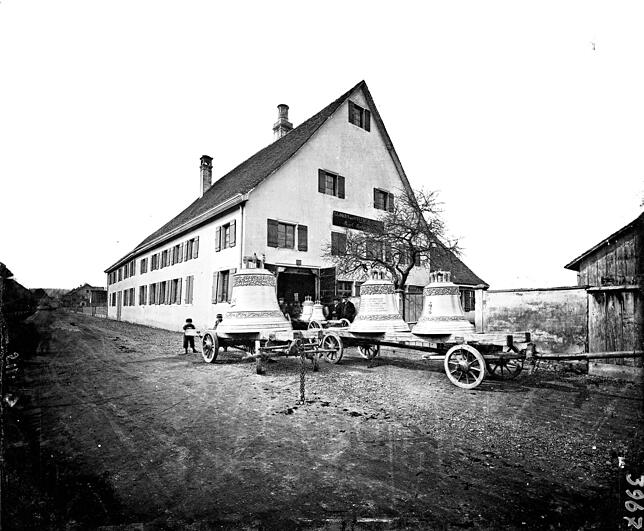 Die Glockengießerei Rosenlächer, das Foto wurde wahrscheinlich 1899 von Eugen Wolf aufgenommen, befand sich an der Westseite der Oberen ...