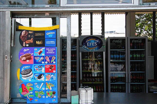 Im Kiosk gibt es Abkühlung, Stärkung und die ein oder andere Süßigkeit.