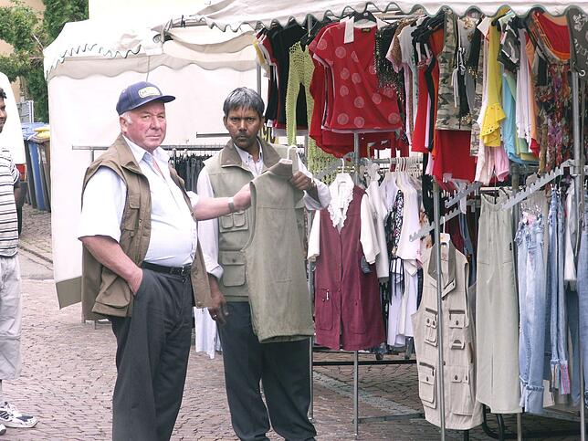 So sah es vor zwölf Jahren beim Jakobimarkt auf dem Geisinger Postplatz aus. Damals gab es hier schon viele Textilangebote.