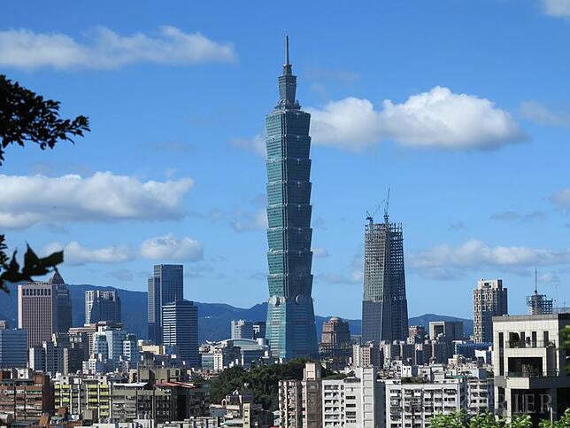 Im Turm Taipai (2.v.r.) hängt ein 660 Tonnen schweres Pendelgewicht