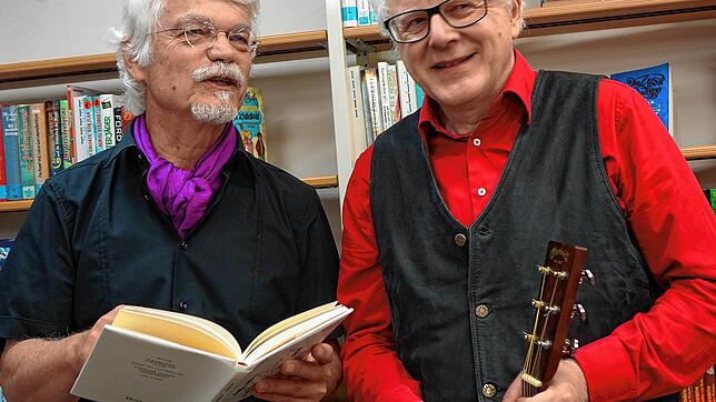 Ein eingespieltes Team: Autor Markus Manfred Jung (links) und der Komponist Uli Führe, der die Zwischenmusiken für die CD-Aufnahme der ...