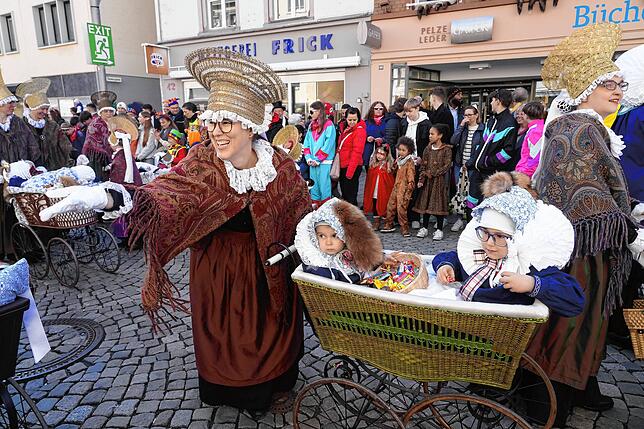 Bild 23: Warum der Fasnet-Umzug in Villingen jedes Jahr Groß und Klein fasziniert – Entdecke die Highlights!