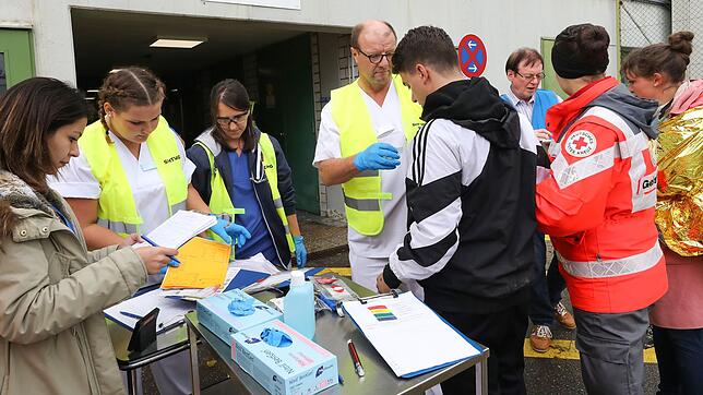 Fast 60 Mitarbeiter sind in der SRH-Klinik in Sigmaringen an der Großübung Terrorismusabwehr eingebunden.