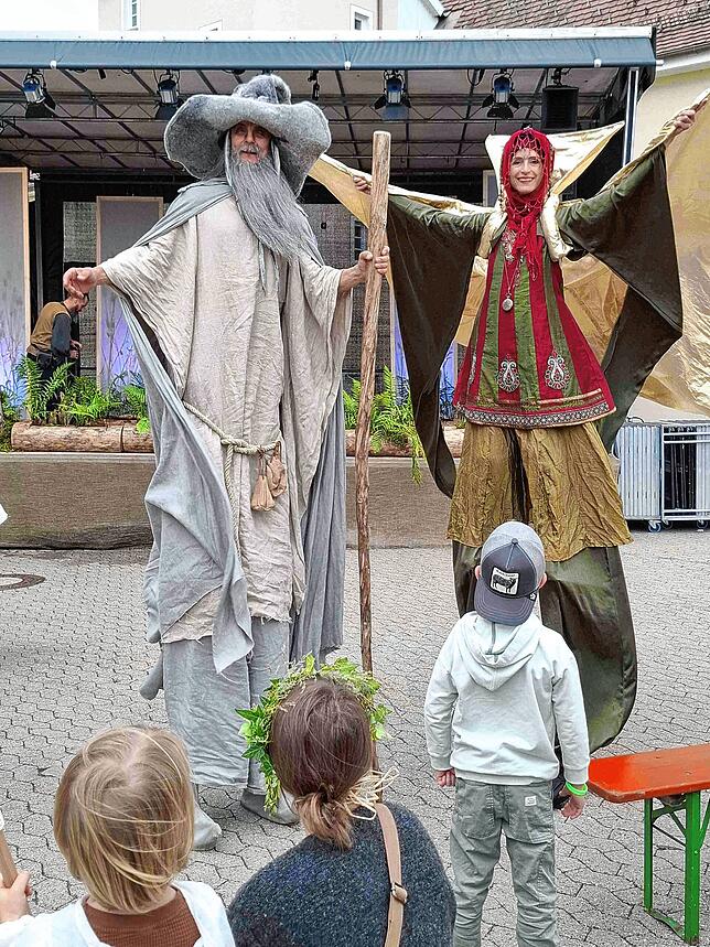 Bild 25: Mittelalter hautnah: Tausende beim 7. Stettener Spectaculum mit Rittern, Gauklern und Magiern