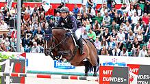 Michael Jung soll als frisch gebackener Olympiasieger beim Fest der Pferde über die Hindernisse gehen. Bild: Roger Müller