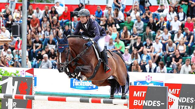Michael Jung soll als frisch gebackener Olympiasieger beim Fest der Pferde über die Hindernisse gehen. Bild: Roger Müller