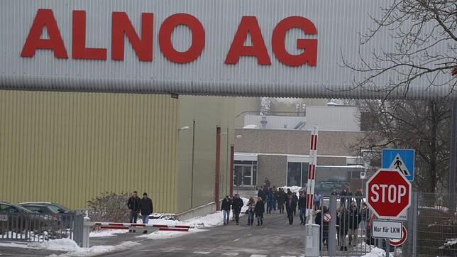 Alno-Mitarbeiter verlassen das Betriebsgelände am Hauptsitz in Pfullendorf. Nachdem der Großteil der Mitarbeiter des insolventen ...