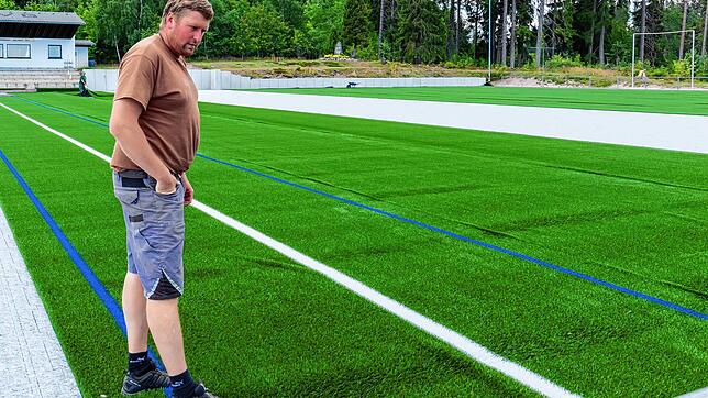 SVG-Vorsitzender Daniel Stritt freut sich: Es wird grün auf dem Sportplatz.