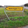 Ein Kilometer bis Böhringen oder frei nach Ingrid Steeger: Da mach ich mir nen Knicks ins Schild und find es wunderbar.