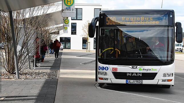 Ab 2023 könnte es im Landkreis Sigmaringen neben den Regiobuslinien 500 und 600 eine weitere Verbindung zwischen Bad Saulgau &ndash; ...