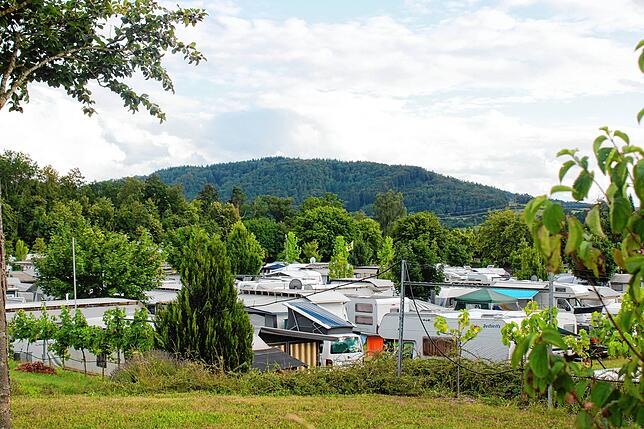 Der Campingplatz liegt mitten im Grünen und ist vor allem bei Familien sehr beliebt. Seit einiger Zeit gibt es auch einen ...