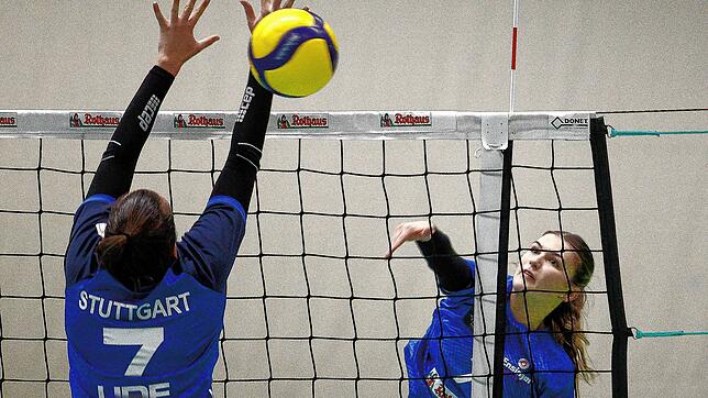 Leni Rapp im Angriff beim Spiel gegen Stuttgart. Beim Auswärtsspiel in Umkirch verletzte sich die Angreiferin beim Aufwärmen und konnte ...