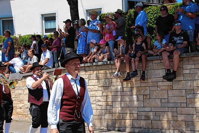 Bild 33: Dorf-Musik-Fest und Bezirksmusikfest in Menningen