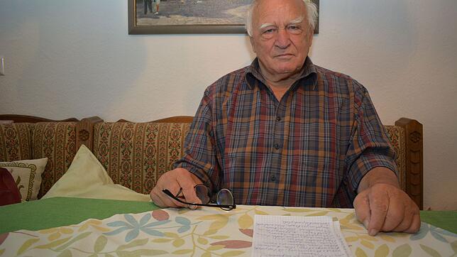 Ein hohes Alter ist kein Grund, nicht kommunalpolitisch aktiv zu sein, findet Werner Endres, hier am Küchentisch in seiner Wohnung.