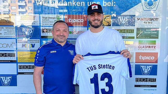 Der erste Neue: Beim TuS Stetten begrüßt Franco Viteritti (links) den Sommer-Neuzugang Danilo Avellina vom FC Wittlingen.