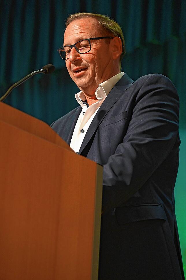 Ortsvorsteher Manfred Moosmann dankt allen am Festakt beteiligten Personen und stimmt die Gäste ein auf das Dorffest am 3. und 4. September.