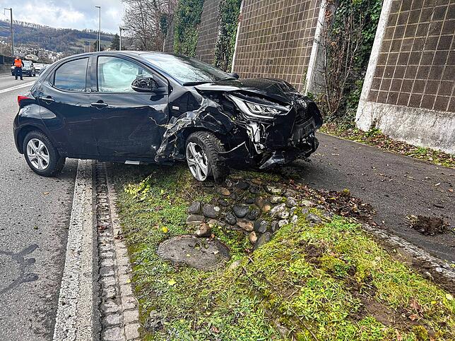 In Döttingen kam es am 24. Dezember zu einer heftigen Auffahrkollision zwischen zwei Autos. Es entstand großer Schaden, doch niemand ...