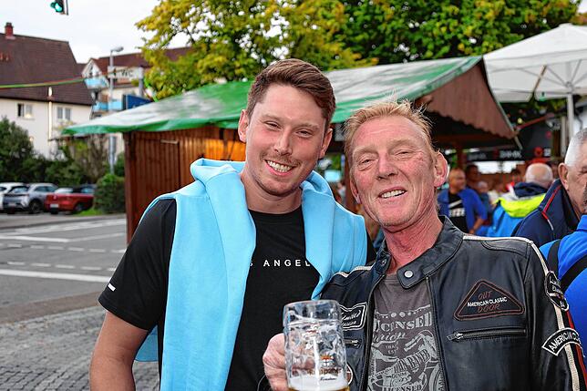 Bild 2: Das Dingelsdorfer Herbstfest 2025 ist eröffnet: So wird am ersten Abend gefeiert