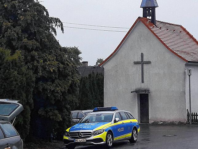 Mit einem Großaufgebot durchsuchte die Polizei am 8. Mai 2019 in Ostrach das Haus von Ulrich S., der aus seiner Gesinnung als ...