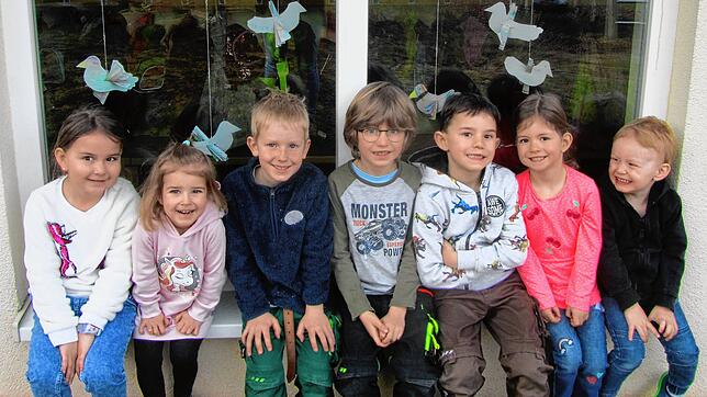 Die Kinder des katholischen Kindergartens St. Josef in Riedöschingen (von links) Selin Bayar, Emma Breithaupt, Tim Ramich, Tim Vuckovic, ...