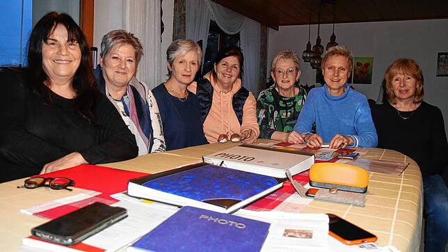 Einige vom Vorstandsteam der Hilzinger Frauengemeinschaft bei den letzten Absprachen fürs Frauenfrühstück (von links): Christa Stephan, ...