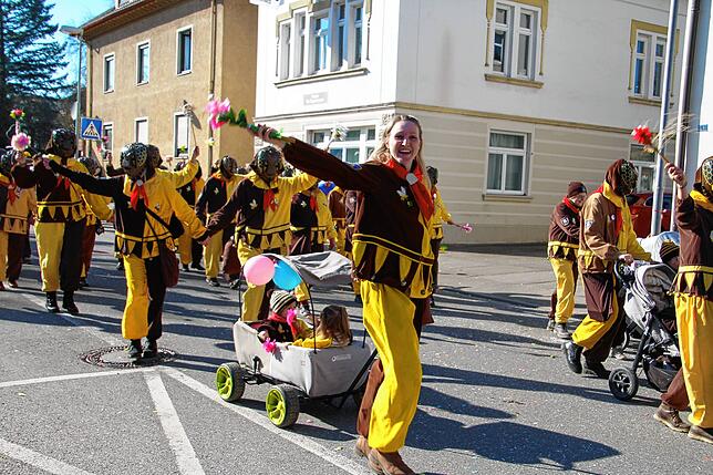 Bild 24: "Komm lass uns fröhlich sein" - Rosenmontag in Meßkirch 2025