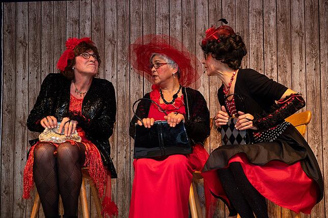 Cosima (Claudia Scharf), Zensi (Erika Schübel) und Hermine (Mechthild Nägele) durften beim „Bescht of Zunftobed“ nicht fehlen.