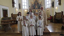Sieben Kinder feierten in Schwandorf in der Pfarrkirche Sankt Ulrich den Tag ihrer Ersten Heiligen Kommunion. Nach den Worten ...