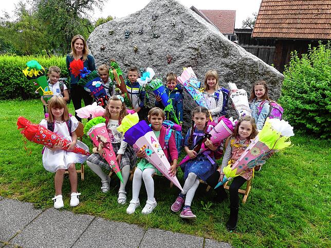 Elf Kinder sind in der Grundschule Strittmatt eingeschult worden. Klassenlehrerin ist Anna Oldorf.