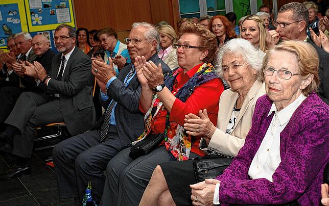 (Archivbild) Helga Jauss Meyer (2.v.r.) und Hermine Preisendanz (rechts) beim Abschied von Ortsvorsteher Rudolf Riedle im Jahr 2012 in ...