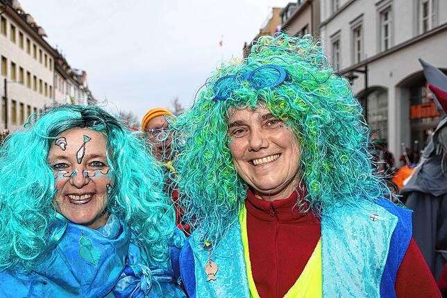 Bild 19: Schmotziger Dunschtig 2024: Die Marktstätte ist komplett in Narrenhand!