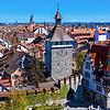 (Archivbild von März 2023) Ein Blick auf die Konstanzer Altstadt: Im Vordergrund ist das Schnetztor zu sehen. Auch die Kirchtürme des ...