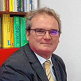 Der Konstanzer Stadtarchivar Jürgen Klöckler an seinem Schreibtisch. Er suchte nach Informationen zu den Personen hinter den ...
