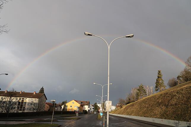 Ein Regenbogen von Wollmatingen aus fotografiert.