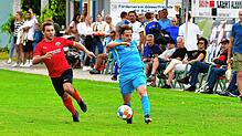 Tim Birkenheier (rechts) traf am Wochenende in der Bezirksliga Hochrhein für den SV Buch.