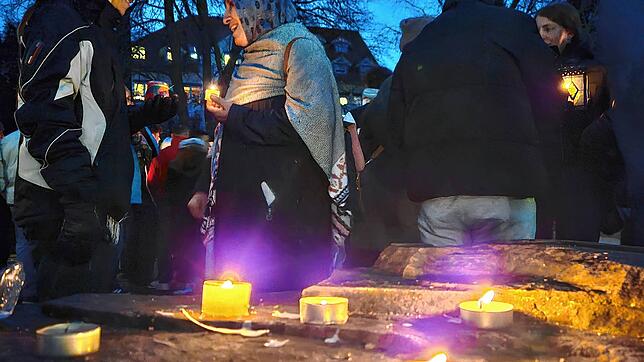 Eine Mahnwache gegen rechts findet am Sonntag, 16. Februar, im Karlsgarten in Donaueschingen statt. Rund 120 Teilnehmer zählt die ...