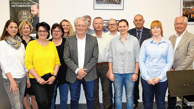 Der Vorstand des Musikvereins Stockach wurde einstimmig für zwei weitere Jahre gewählt (von links): Claudia Kramer, Nadine Heinzle, ...