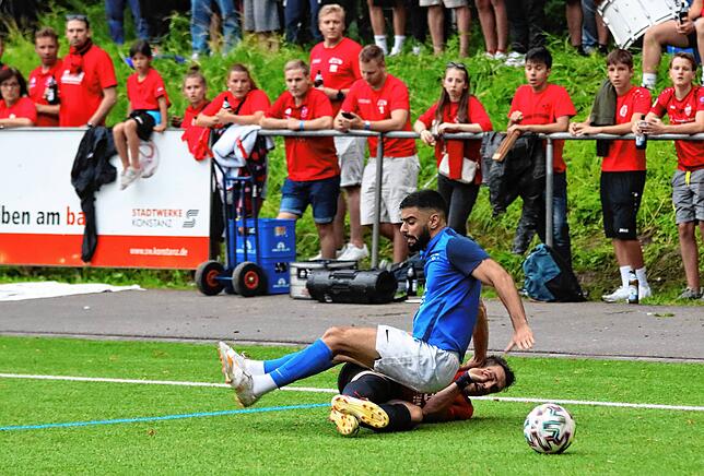 Harte Zweikämpfe: Beide Teams spielten mit großem Einsatz.